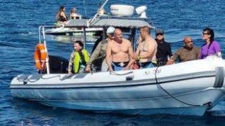 Радев поплува в морето и не се ангажира с кандидатура на Йотова